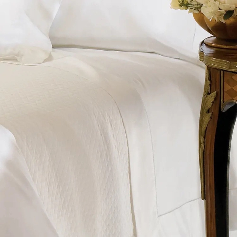 SFERRA GIZA 45 QUEEN IVORY SATEEN FITTED BOTTOM SHEET (USED)